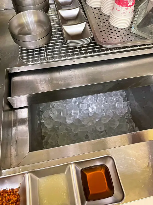 台南越南河粉推薦：鴻公公，濃郁系生牛肉/香茅雞酸辣河粉～椰香