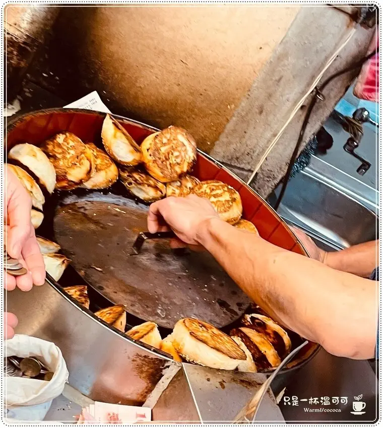 ［台北車站］香氣四溢的福州世祖胡椒餅，酥脆多汁的絕品小吃！