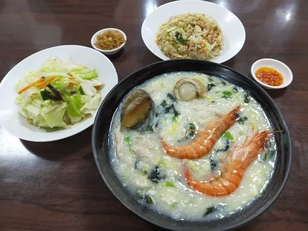 台北粥品/小吃/炒飯/烏龍麵/燴飯美食-捷運中正紀念堂站美食推薦"超跩食堂/南昌廣東粥"