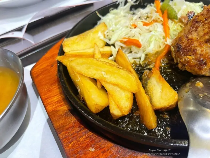 新竹-肉的長谷川✔巨城美食街餐廰✔超人氣日本漢堡排名店