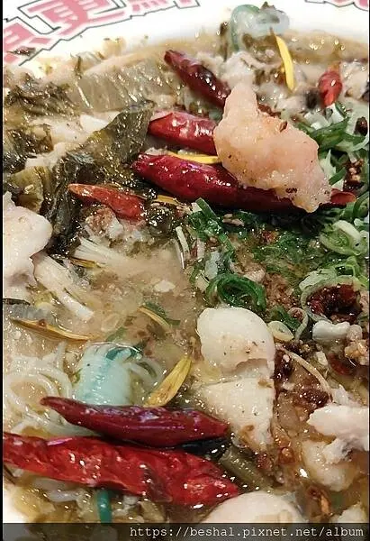 以火鍋起家的築間推出【築間酸菜魚】【湯比魚更鮮一碗記三天】上