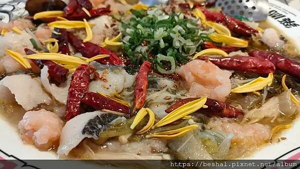 以火鍋起家的築間推出【築間酸菜魚】【湯比魚更鮮一碗記三天】上