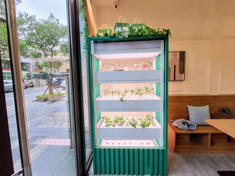 【美食】「純翠綠拿鐵 藝文店 Pure Veggies 」桃