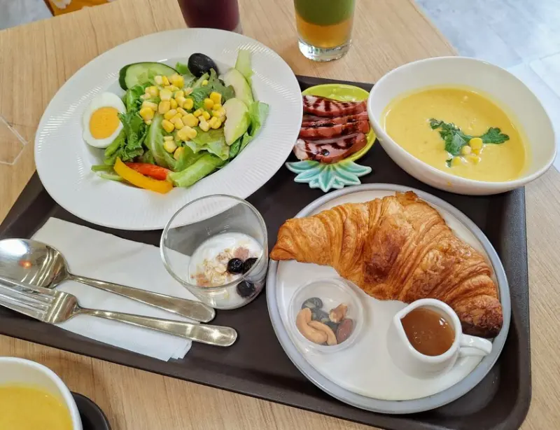 【美食】「純翠綠拿鐵 藝文店 Pure Veggies 」桃