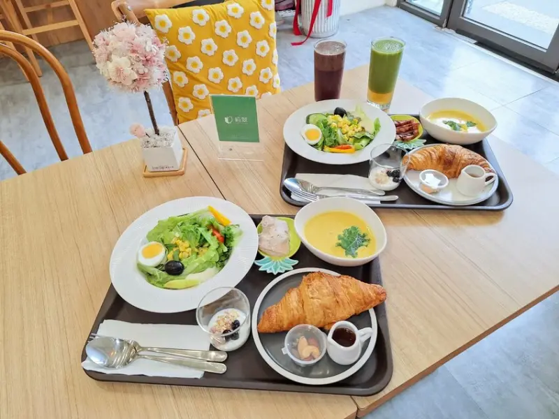 【美食】「純翠綠拿鐵 藝文店 Pure Veggies 」桃