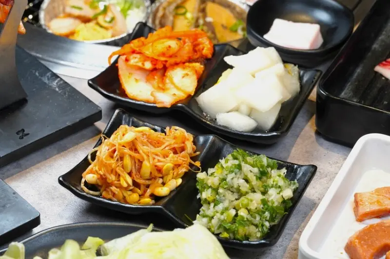 現切肋眼牛排、和牛嫩肩牛排吃到飽 肉次方新菜登場 吃一片就回