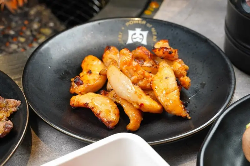 現切肋眼牛排、和牛嫩肩牛排吃到飽 肉次方新菜登場 吃一片就回