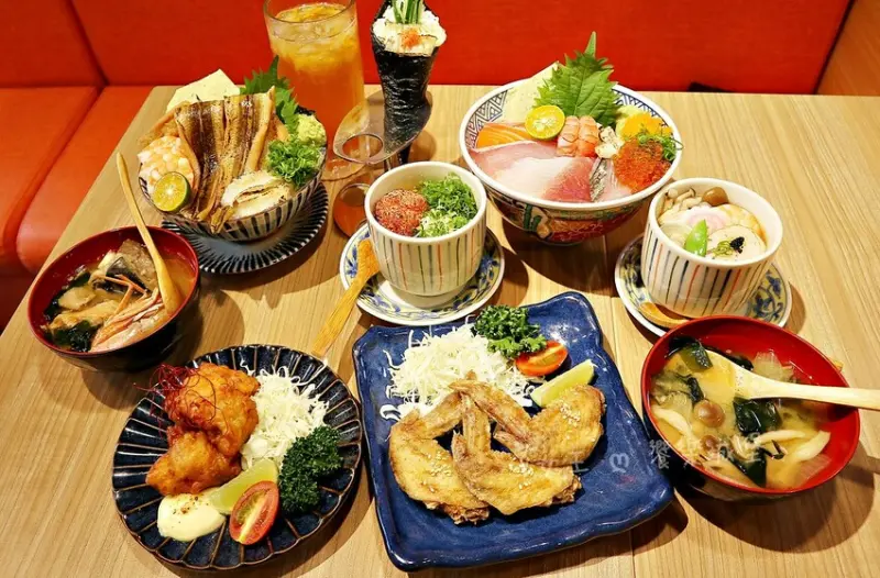 坐著做。海鮮丼飯專門店（新莊幸福店）｜巷弄中驚喜日式料理，海