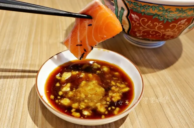 坐著做。海鮮丼飯專門店（新莊幸福店）｜巷弄中驚喜日式料理，海