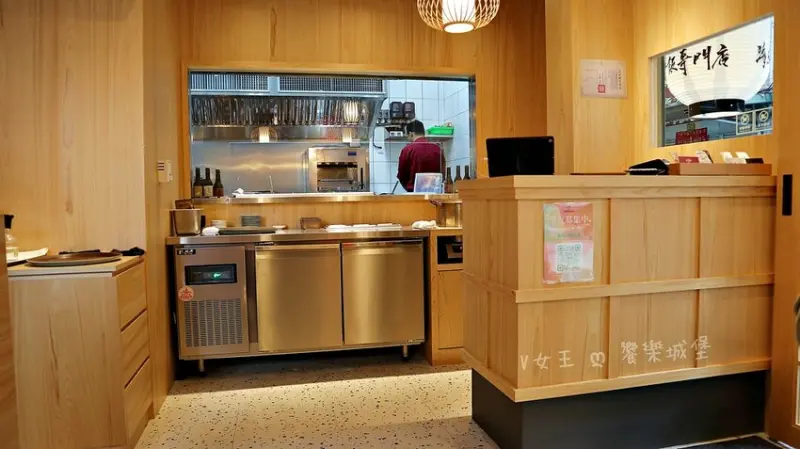 坐著做。海鮮丼飯專門店（新莊幸福店）｜巷弄中驚喜日式料理，海