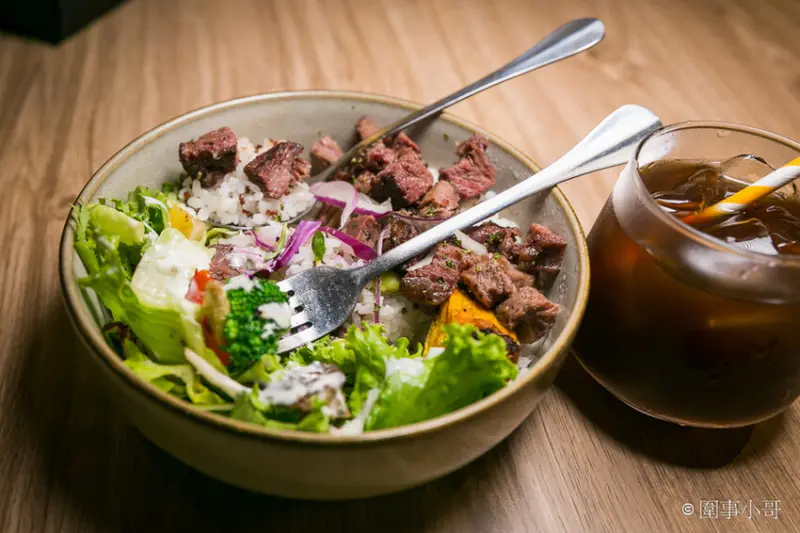 宜蘭羅東早午餐-老宅風格的奧莉薇雅早午餐，特愛她的裝潢風格，早午餐不錯吃而且也有咖啡與甜點可以選擇呢， @圍事小哥的幸福相框