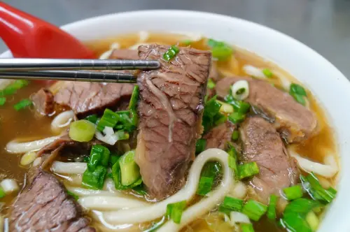 台北中正區→劉山東小吃店。24小時內二訪才能滿足的清燉牛肉麵