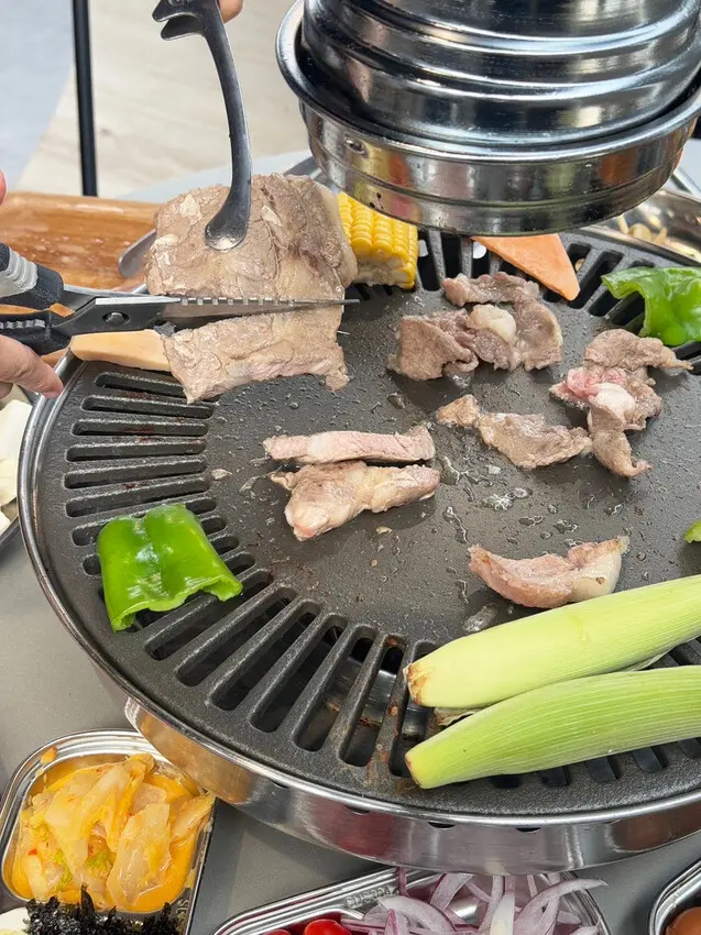 台中吃到飽推薦【肉夯夯韓式燒肉吃到飽】台灣豬原塊肉品/韓式鍋