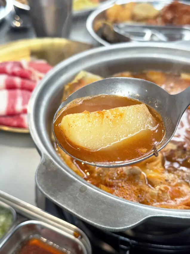 台中吃到飽推薦【肉夯夯韓式燒肉吃到飽】台灣豬原塊肉品/韓式鍋