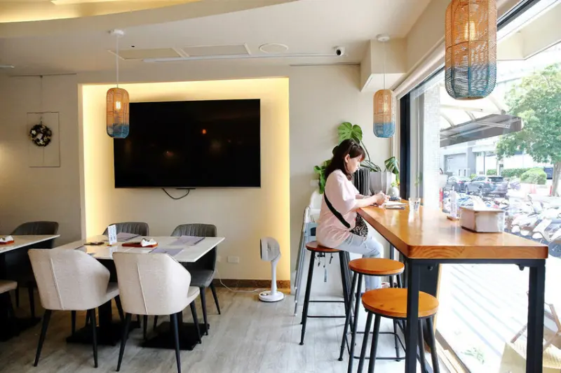 台北寵物友善餐廳｜其時Bistro〜台北草地寵物餐廳，有專屬