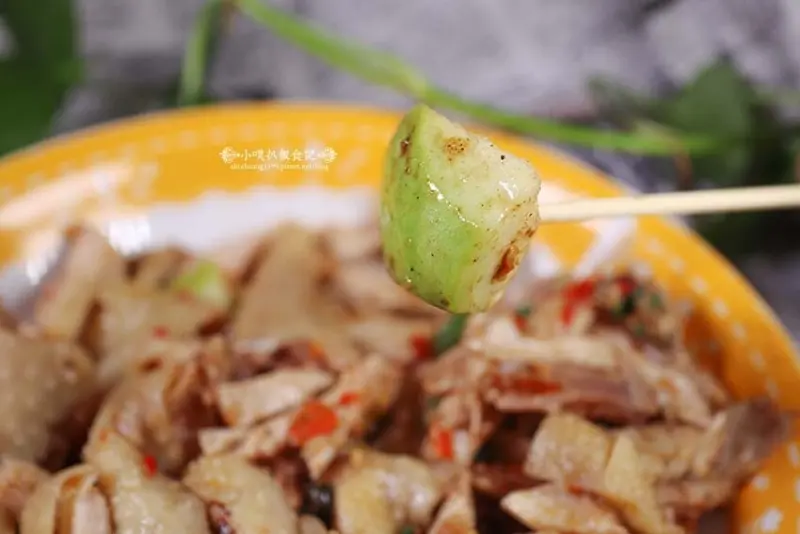 【樂華夜市美食】『小么雞鹹水雞 樂華夜市店』排隊美食/雞肉以