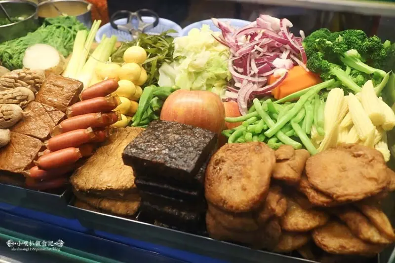 【樂華夜市美食】『小么雞鹹水雞 樂華夜市店』排隊美食/雞肉以