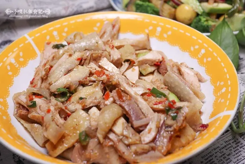 【樂華夜市美食】『小么雞鹹水雞 樂華夜市店』排隊美食/雞肉以