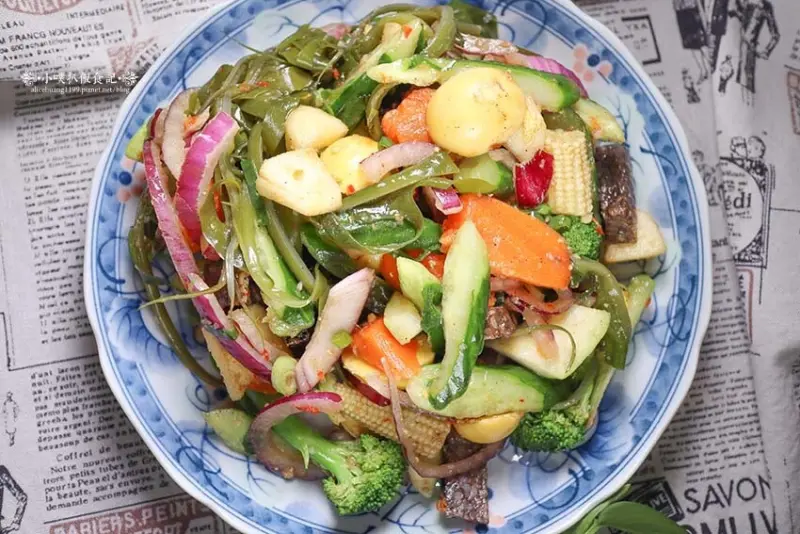 【樂華夜市美食】『小么雞鹹水雞 樂華夜市店』排隊美食/雞肉以