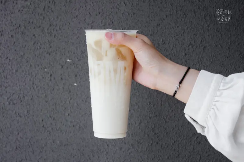 台中西區｜勤美綠園道｜潮流系手搖飲，手搗檸檬散發天然香氣！首