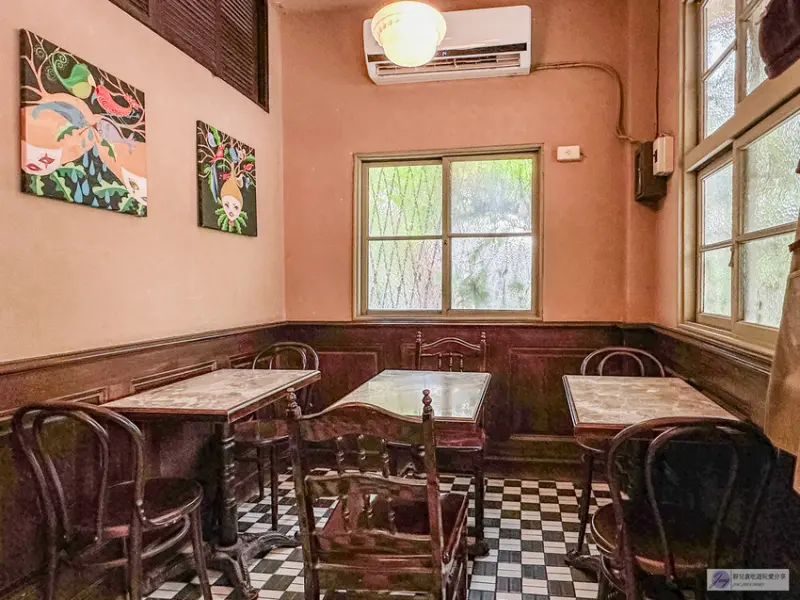 台南昭和復古老宅咖啡廳！「島鹿·喫茶」必吃招牌布丁與炙燒明太子飯糰。