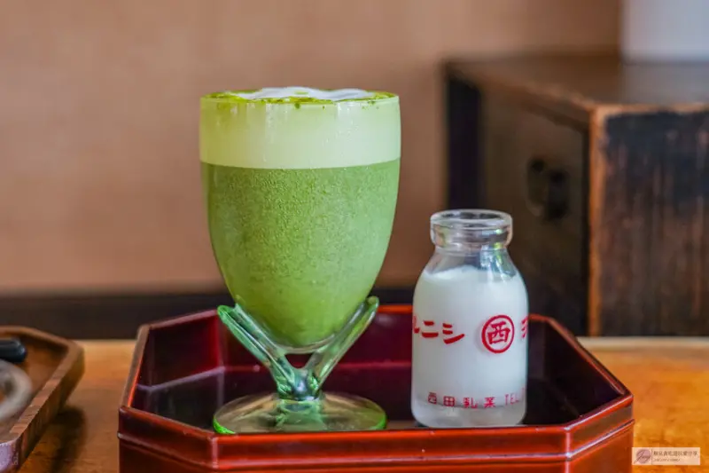 台南昭和復古老宅咖啡廳！「島鹿·喫茶」必吃招牌布丁與炙燒明太子飯糰。