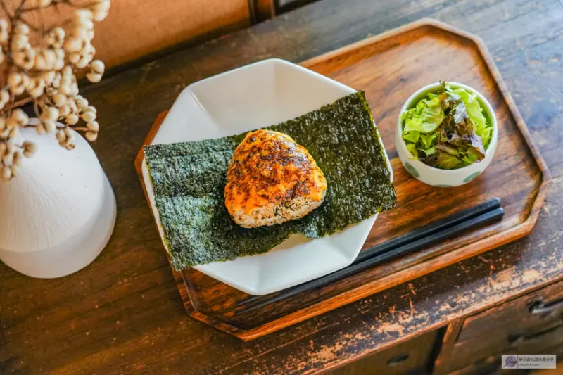 台南昭和復古老宅咖啡廳！「島鹿·喫茶」必吃招牌布丁與炙燒明太子飯糰。