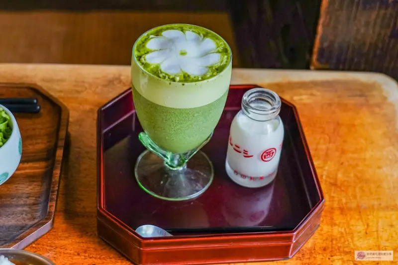 台南昭和復古老宅咖啡廳！「島鹿·喫茶」必吃招牌布丁與炙燒明太子飯糰。