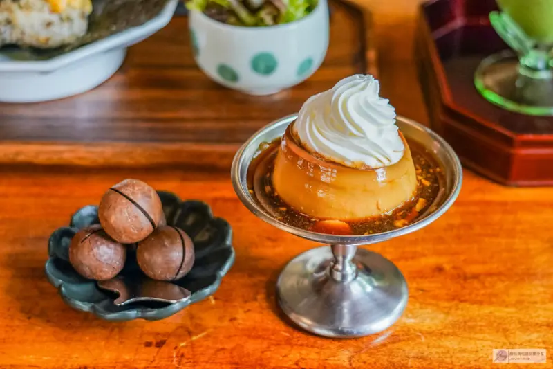 台南昭和復古老宅咖啡廳！「島鹿·喫茶」必吃招牌布丁與炙燒明太子飯糰。