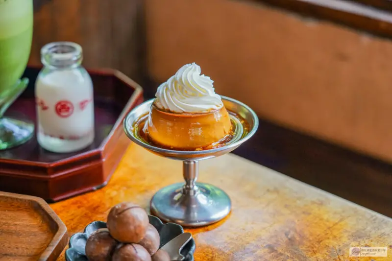 台南昭和復古老宅咖啡廳！「島鹿·喫茶」必吃招牌布丁與炙燒明太子飯糰。