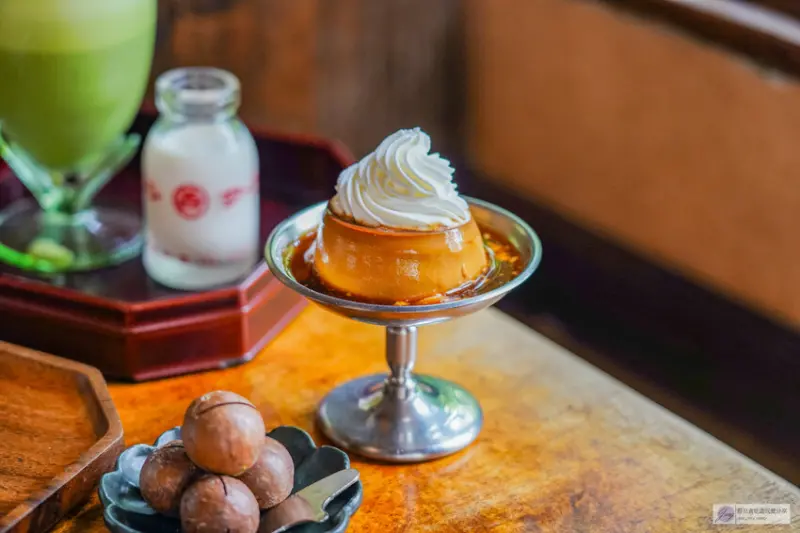台南昭和復古老宅咖啡廳！「島鹿·喫茶」必吃招牌布丁與炙燒明太子飯糰。
