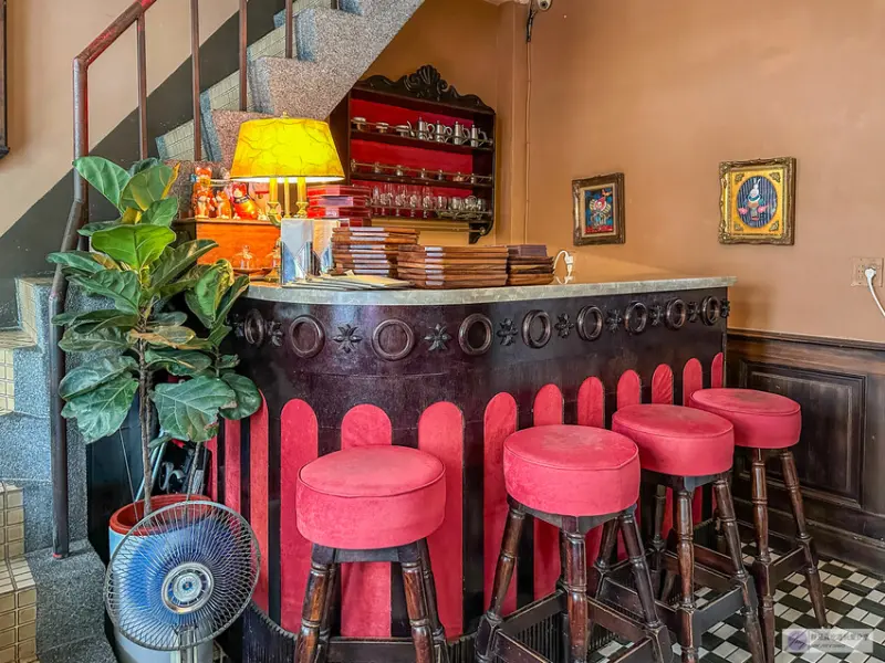 台南昭和復古老宅咖啡廳！「島鹿·喫茶」必吃招牌布丁與炙燒明太子飯糰。