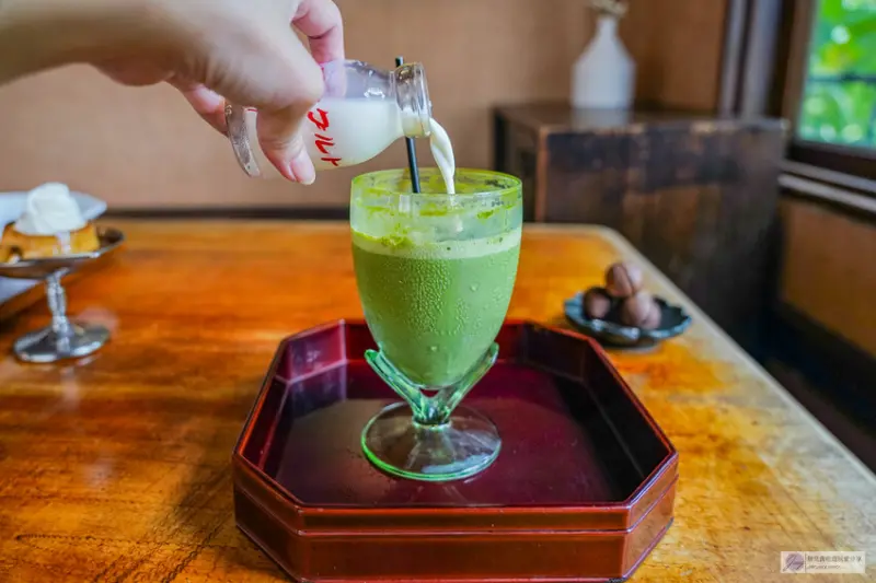 台南昭和復古老宅咖啡廳！「島鹿·喫茶」必吃招牌布丁與炙燒明太子飯糰。