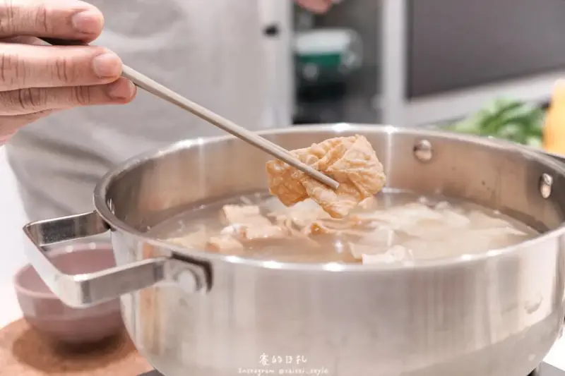 全聯冷凍火鍋湯底推薦｜天冷就要吃潮魯坊！滿滿料的眷香酸菜白肉