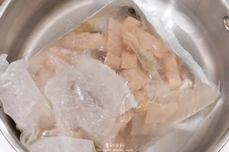 全聯冷凍火鍋湯底推薦｜天冷就要吃潮魯坊！滿滿料的眷香酸菜白肉