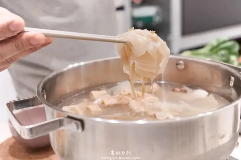 全聯冷凍火鍋湯底推薦｜天冷就要吃潮魯坊！滿滿料的眷香酸菜白肉