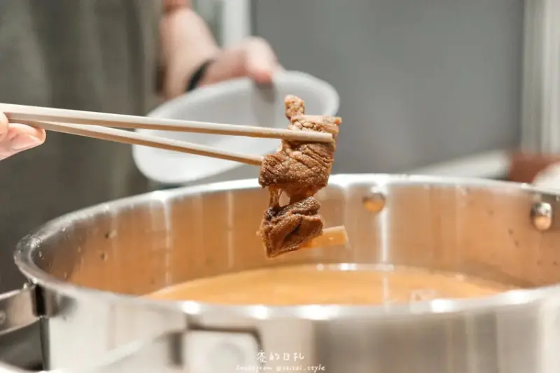 全聯冷凍火鍋湯底推薦｜天冷就要吃潮魯坊！滿滿料的眷香酸菜白肉