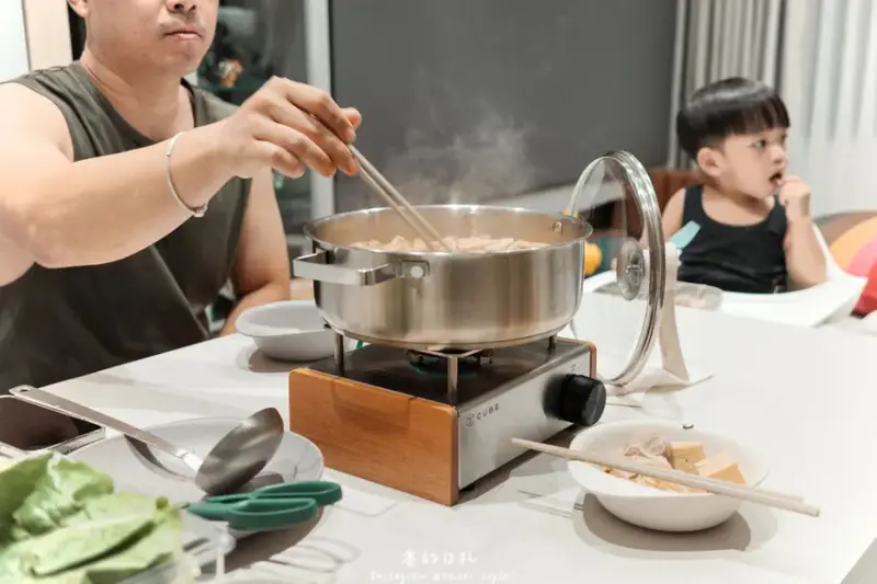 全聯冷凍火鍋湯底推薦｜天冷就要吃潮魯坊！滿滿料的眷香酸菜白肉