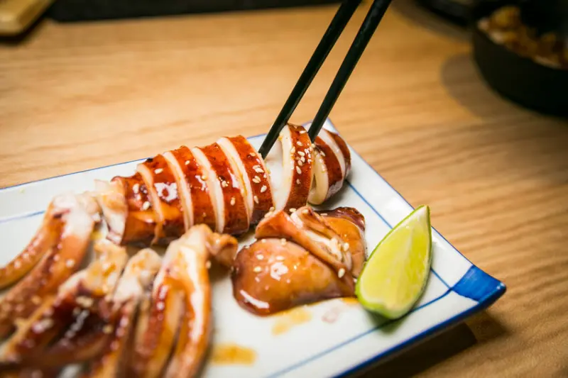 宜蘭羅東居酒屋宵夜推薦-沒來過人生百味串燒居酒屋吃過這裡的超高CP值串燒，請不要輕易地說你已經嚐盡人生美味！（邀約 @圍事小哥的幸福相框