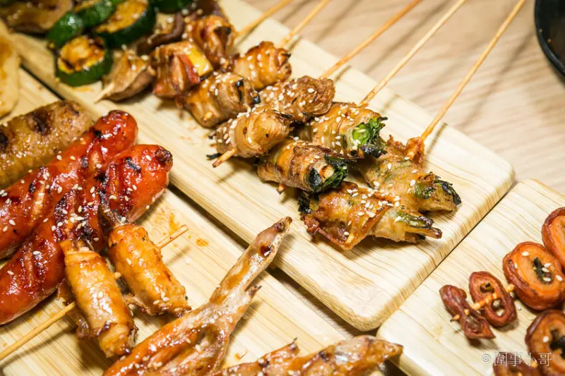 宜蘭羅東居酒屋宵夜推薦-沒來過人生百味串燒居酒屋吃過這裡的超高CP值串燒，請不要輕易地說你已經嚐盡人生美味！（邀約 @圍事小哥的幸福相框