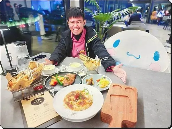 推薦【桃園龍潭】浪漫乳姑山《見山景觀咖啡廳》♡桃園最夯的夜景