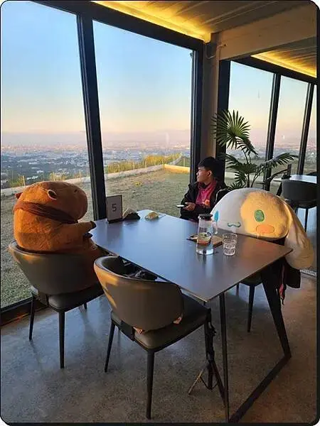 推薦【桃園龍潭】浪漫乳姑山《見山景觀咖啡廳》♡桃園最夯的夜景