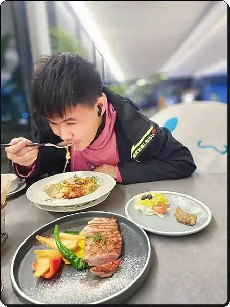 推薦【桃園龍潭】浪漫乳姑山《見山景觀咖啡廳》♡桃園最夯的夜景