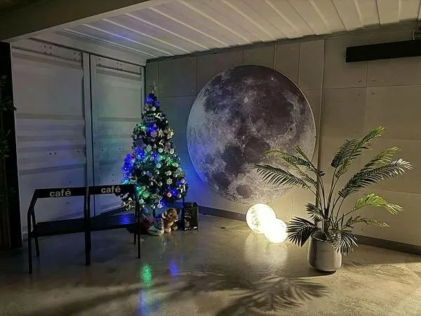 不用人擠人！桃園龍潭夜景新秘境，超放鬆「見山」約會首選