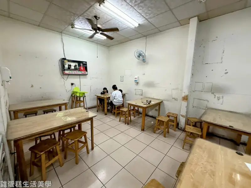 【新竹食記】中央大街餃子王 - 東北酸白菜餃子外皮Q彈內餡超