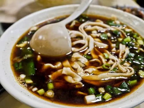 台北 光華 銀記手擀刀切牛肉麵