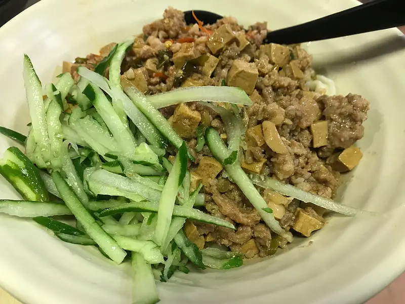 [台北]捷運忠孝新生 - 銀記手擀刀切牛肉麵~平價好吃高人氣牛肉麵