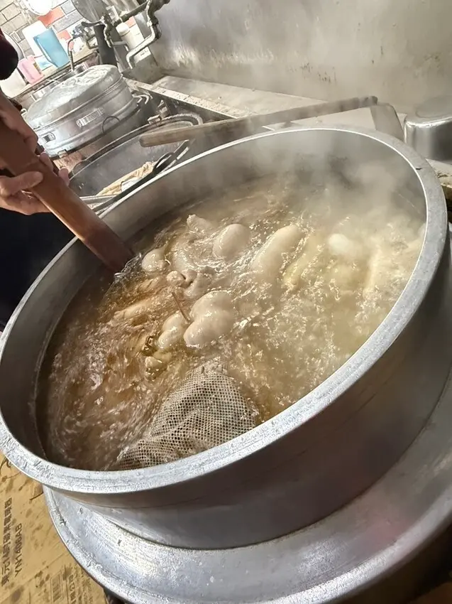 【台南傳統小吃】：小區腸將君_市場人氣美食，手工糯米腸、高粱