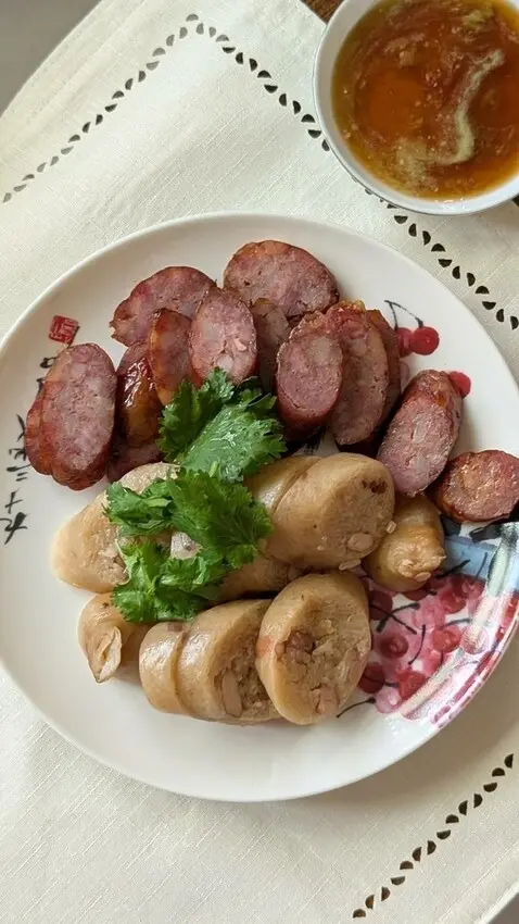 【台南傳統小吃】：小區腸將君_市場人氣美食，手工糯米腸、高粱