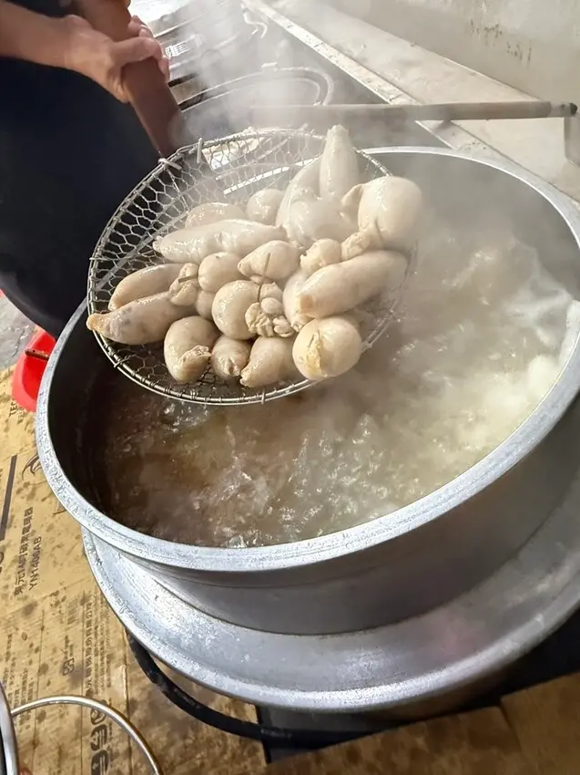 【台南傳統小吃】：小區腸將君_市場人氣美食，手工糯米腸、高粱